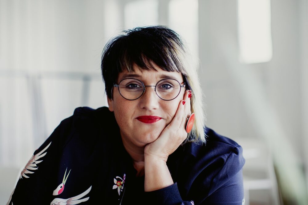 nachdenklich wirkende Sabine